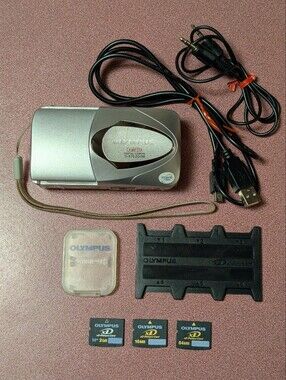 Olympus Camedia D-575 Zoom Compact Digital Camera - Tested And Works
